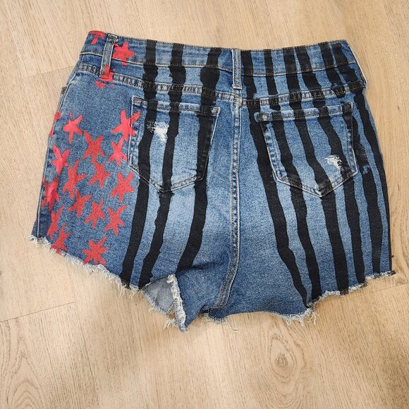 Denim Shorts DC Comics Harley Quinn Size 3 - Picture 3 of 3